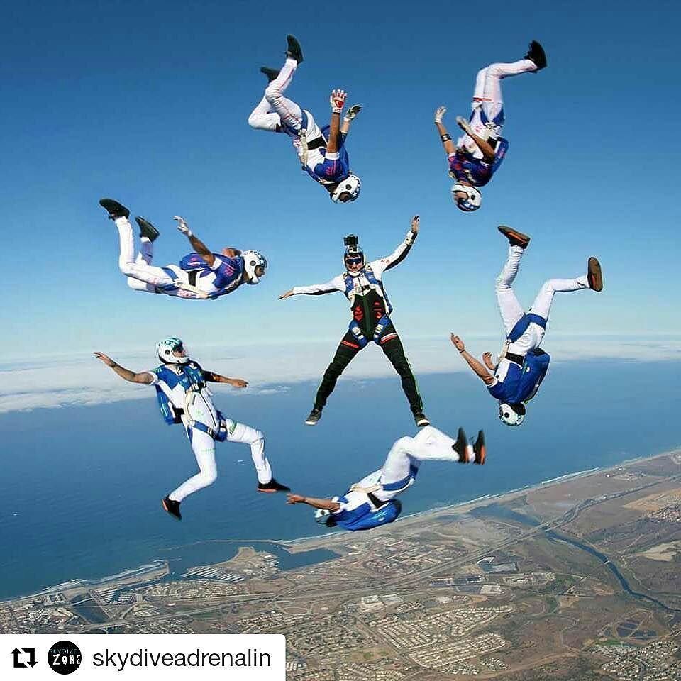 AkandoSkydiving's tweet photo. It's Friday! Time to make stories for Monday! #akando #skydiving #friday #fun https://t.co/bQ0tIq5K9X https://t.co/dTG7NprI1I
