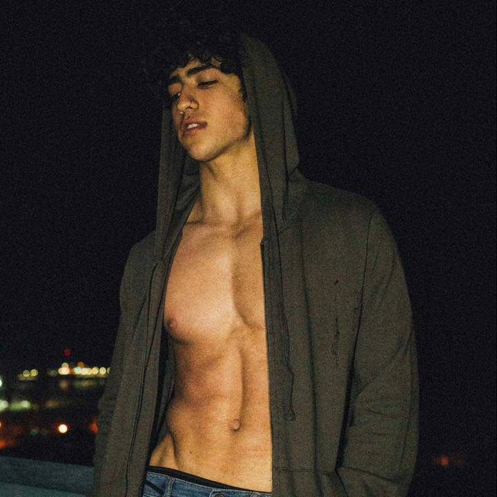 NicksGirl_'s tweet photo. ✨🎂Chillin, relaxing, chillout together with #liveme Theaaronbaer:🔥🔥
https://t.co/eFSRieALyF https://t.co/hXJ5CK0kKP