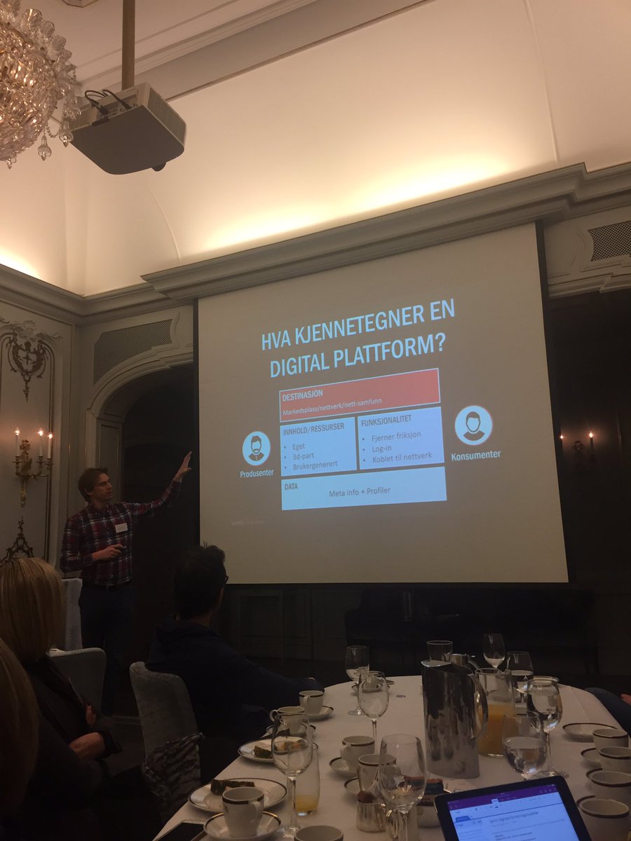 lindathorsen's tweet photo. Hva kjennetegner en digital plattform? @jonkarestene fra kolonial.no og @Sprint_Consult på #sprintfrokost https://t.co/4i1eja0Age