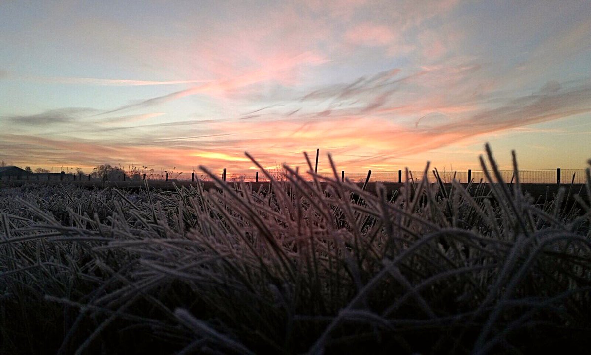 Hakkuz's tweet photo. Blijft elke keer weer bijzonder!! #vechtdal #sunrise #mooieluchten https://t.co/aXgqrXMb8p