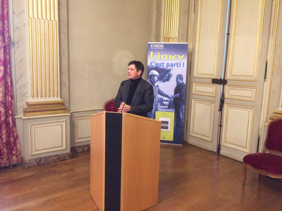 Inauguration du premier compteur Linky à @VilledeChalons ! Accueil par <a href="/benoistapparu/">Benoist Apparu</a> et <a href="/MilotDurin/">Hélène Milot</a>. <a href="/enedis/">Enedis</a>