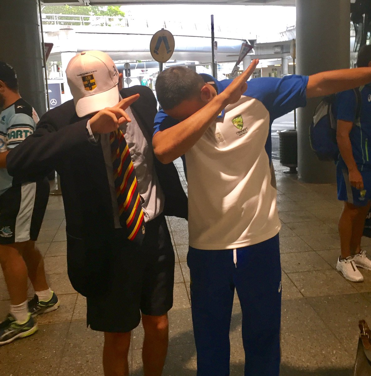 ddowzer69's tweet photo. Not everyday you get to dab with @Uz_Khawaja, what a man! #greatbloke https://t.co/hVAQL96pWW