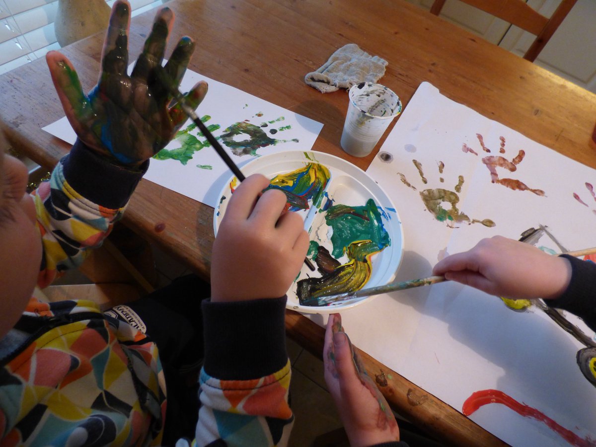Nieuw blog: Een kijkje bij Sem en Tim thuis tijdens het knutselen! confettioptafel.blogspot.nl/2017/01/knutse…