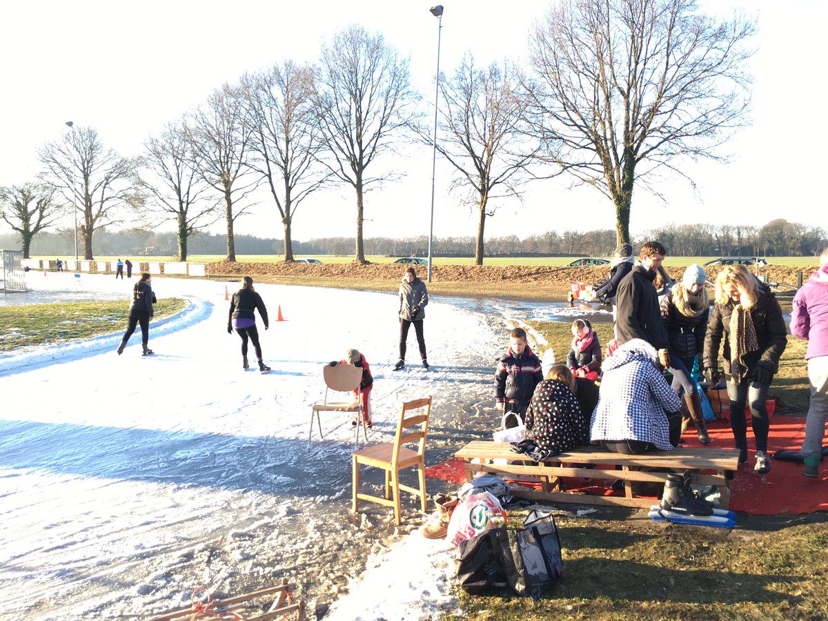 ijsnoordlaren's tweet photo. Vandaag vrijdag 20 januari 2017 is de ijsbaan in Noordlaren OPEN!! https://t.co/35Jlx6d4gu