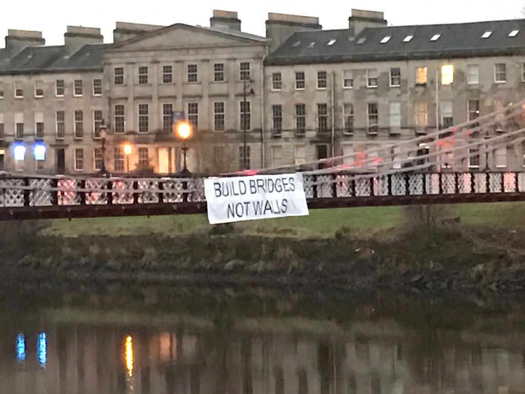 SCollins08's tweet photo. Glasgow's Build Bridges Not Walls banner #fucktrump #trump #inauguration #InaugurationDay2017 #DisruptJ20 https://t.co/CrtW914gcH