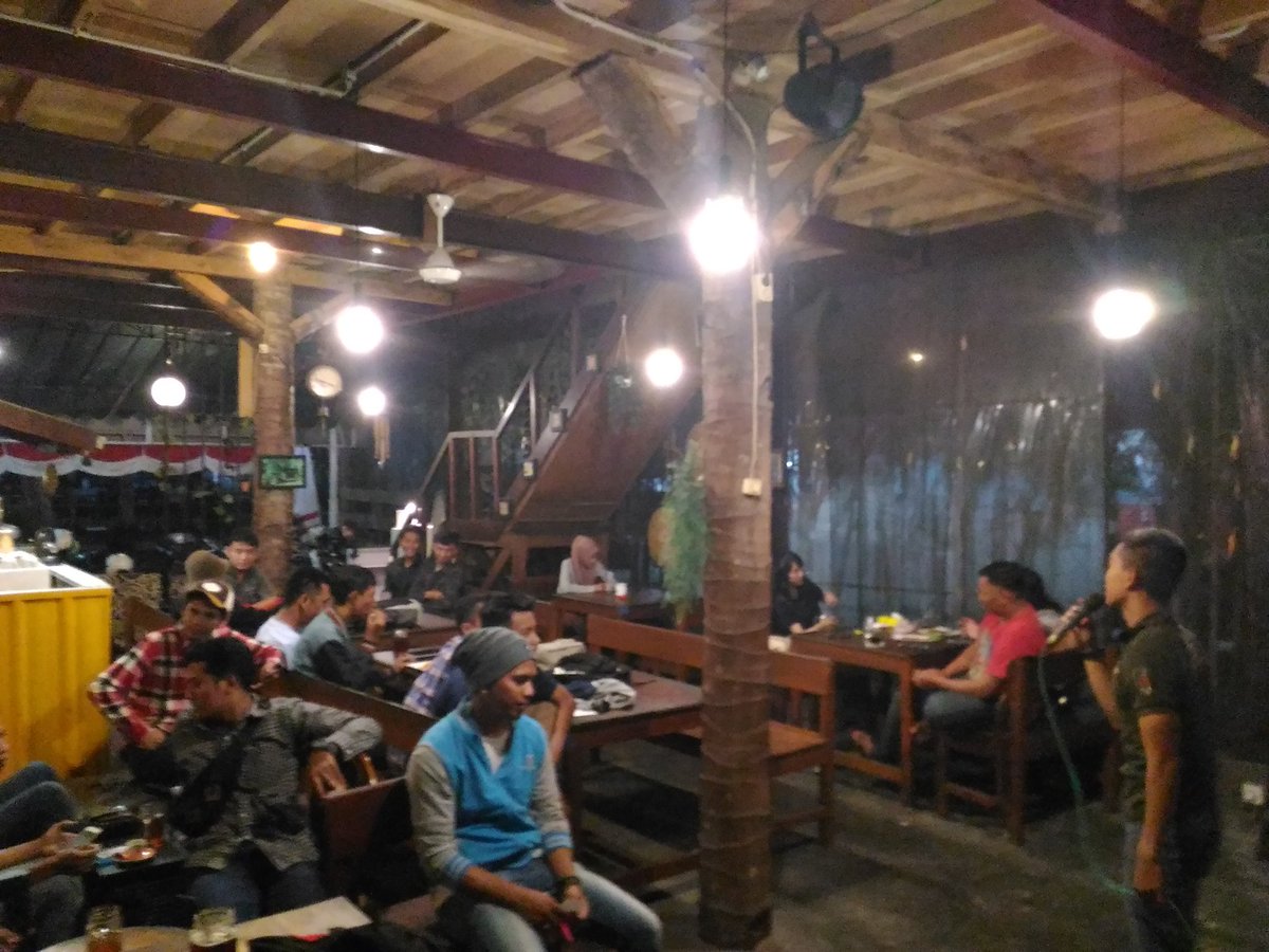 Jangan lupa, nanti malam ada OPENMIC <a href="/StandUpIndo_SDA/">ig: StandUpIndo_Sda</a> di @KopiBOLODEWE start jam 8malam-buyar.
Gratiss. Teko o rek