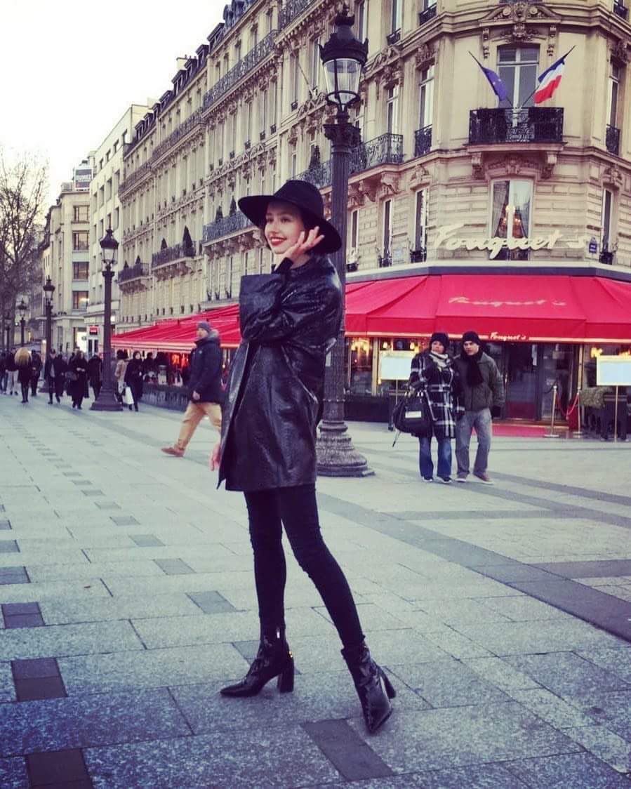 mefileather's tweet photo. #mefi #paris #newshoot #pythonjacket #parisian #luxurystyle #backstage https://t.co/NkBe6Y8imK