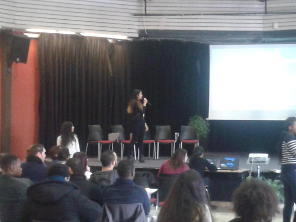 IFasshauer's tweet photo. Beau succès pour le jeu histoire d'internet proposé par les licences @MIPIUPEM @MITICUPEM et irup à #villardigital17 https://t.co/g6CWN87TzD