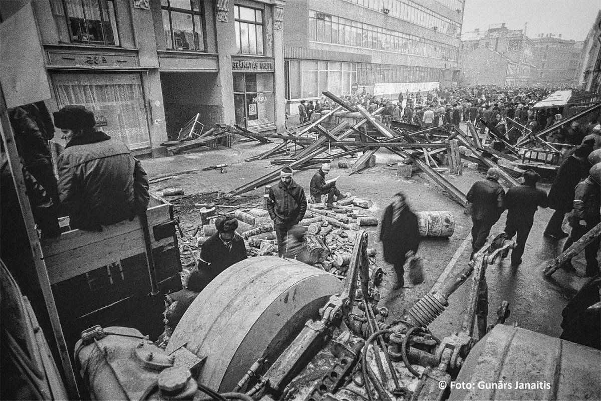 Latvian_MFA's tweet photo. Today we R honoring our people who participated in the 1991 January Barricades &amp; protected our Latvia #25anniversary https://t.co/tbG4NkWqaw https://t.co/OROqz6GbvH