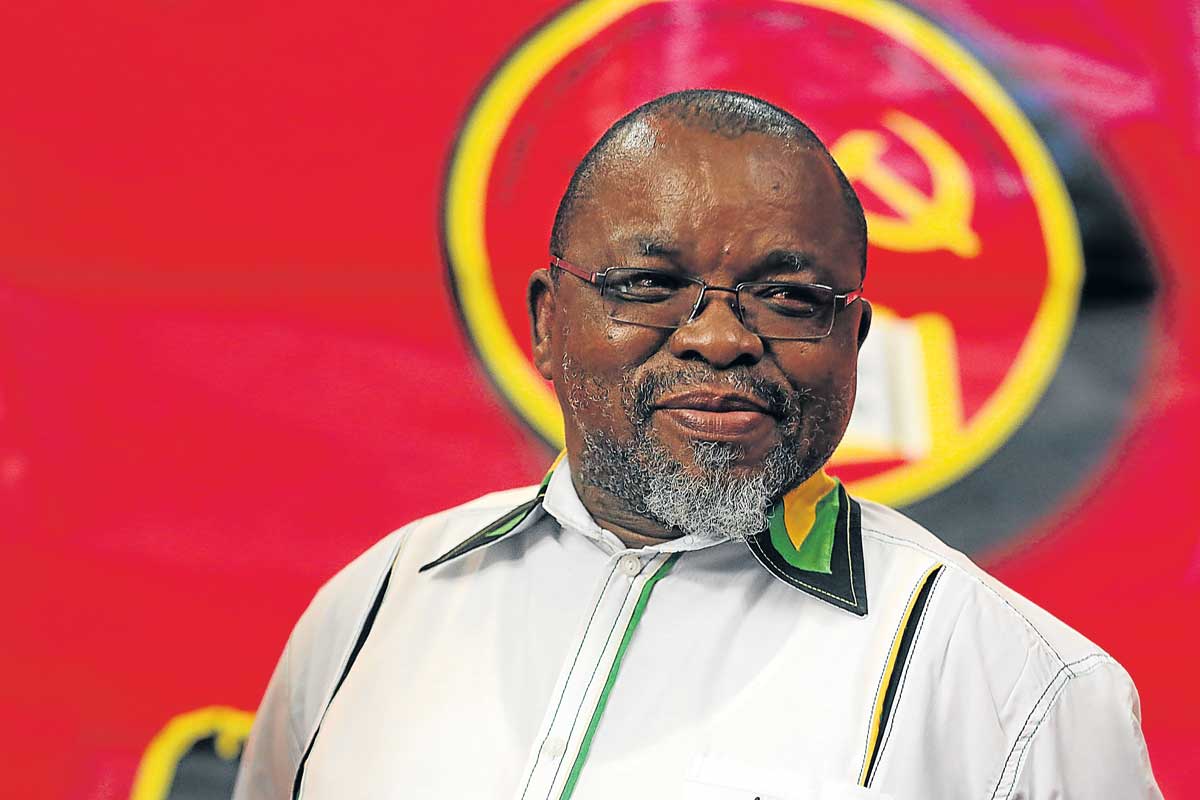 Dispatch_DD's tweet photo. WATCH: @GwedeMantashe1 hints at top job ambition #SuccessionDebate
https://t.co/yFkGGSviYM https://t.co/vSBqPncSVF