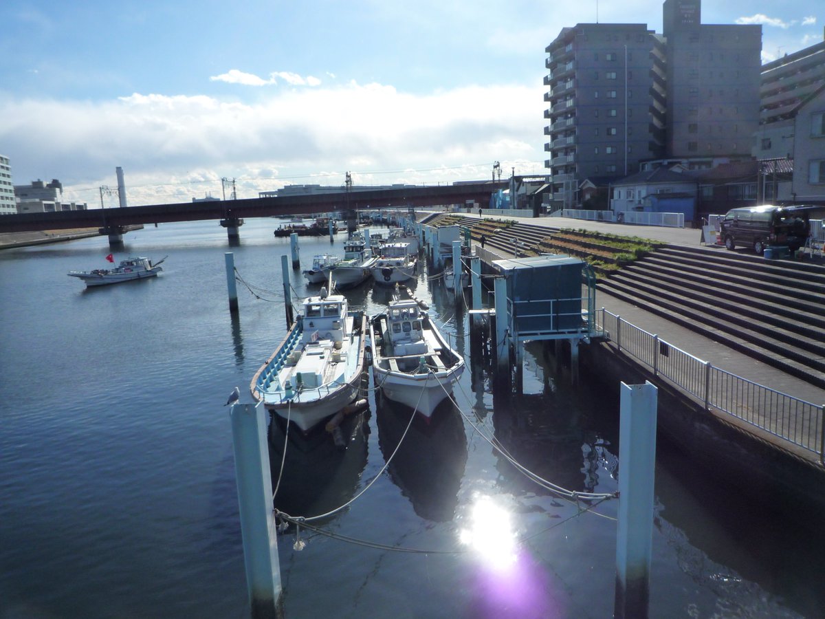 OldYoungCassidy's tweet photo. You can still catch a glimmer of the fishing village that gave rise to this riverside city. #ReflectionsOfThePast  #Namamugi https://t.co/eURm5OgGZ8