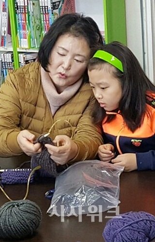 [동행취재] ‘문재인 짝꿍’ 김정숙의 광주껴안기

m.sisaweek.com/news/articleVi…