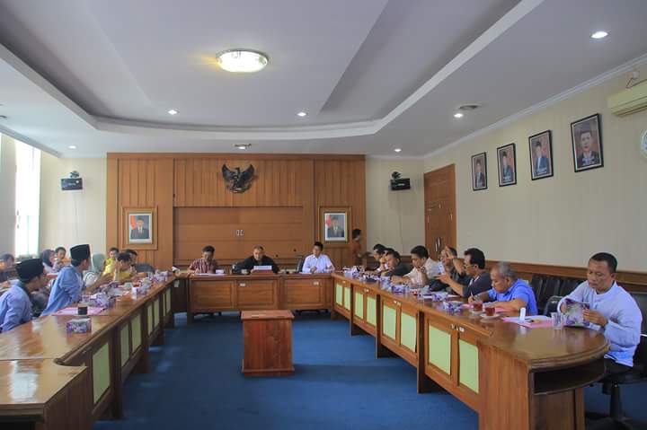 setwan_pdg's tweet photo. Rapat Internal Badan Anggaran DPRD Kab. Pandeglang, Agenda Penyusunan Rencana Kerja Tahun 2017 https://t.co/bBcfPdCJBZ