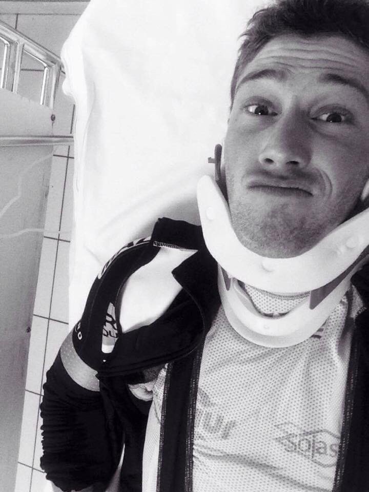 GazetteDesSport's tweet photo. L'ancien champion de France amateur @cedricdelaplace percuté par un automobiliste refusant la priorité. 

Un de plus... 😡 https://t.co/6zKbkl8hFB