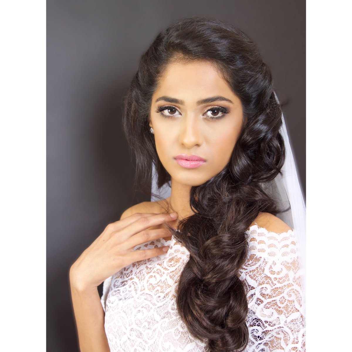 makeupshots's tweet photo. 💥Bridal Look 💥
#uae #dubai #ajman #uaq #rak #abudhabi #sharjah #fujairah #gcc #oman #bahrain #ksa #saudiarabia #qatar #kuwait #middleeast https://t.co/83rl3w8YVO