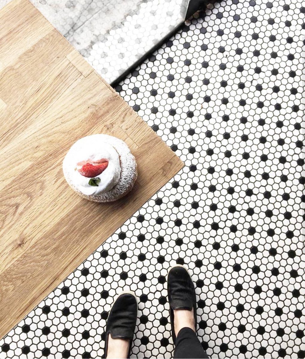 Donuts make the world go round. 🌎🍩
.
Have a donut...And then come into our design sale and save up to 30%!!! #thatsdarling #f52grams