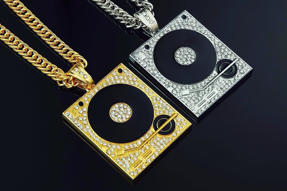 unknownstreetS's tweet photo. 😘😘😘
#blingbling #bling
#hiphop #dope
#rundmc #rapper #rap https://t.co/kVUTVCs9oK