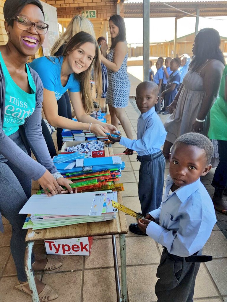missearth_sa's tweet photo. And so our #StationeryDrive starts... ~ we can feel the excitement in the air! 📚✏😀 

#MissEarth2017
#EmpoweringYouth https://t.co/EudDSZWhhX
