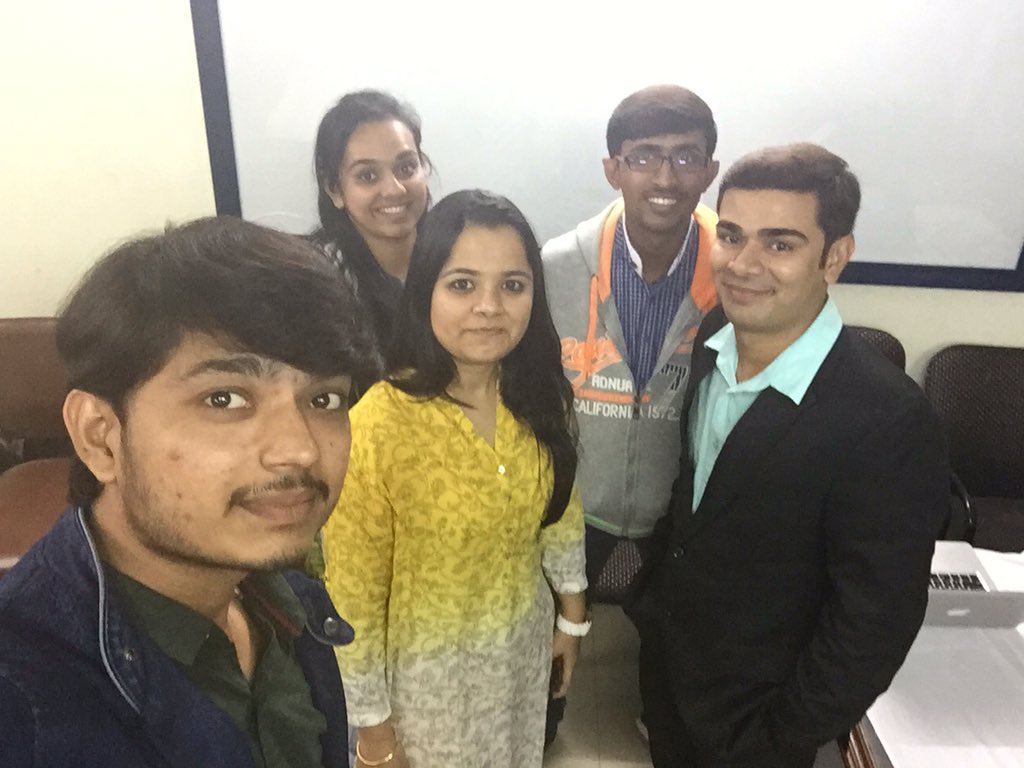 shahdhara24's tweet photo. #iosworkshop #iosworkshop2k17 #akashinfotech #session #2 #ljbca https://t.co/JtvOoE7wl7