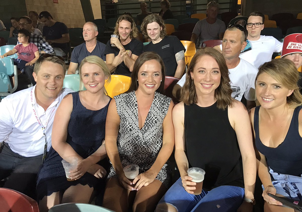 veggleton's tweet photo. Game day! Let's go @HeatBBL #TurnUpTheHeat #wicketplease https://t.co/bjFBfm7F33