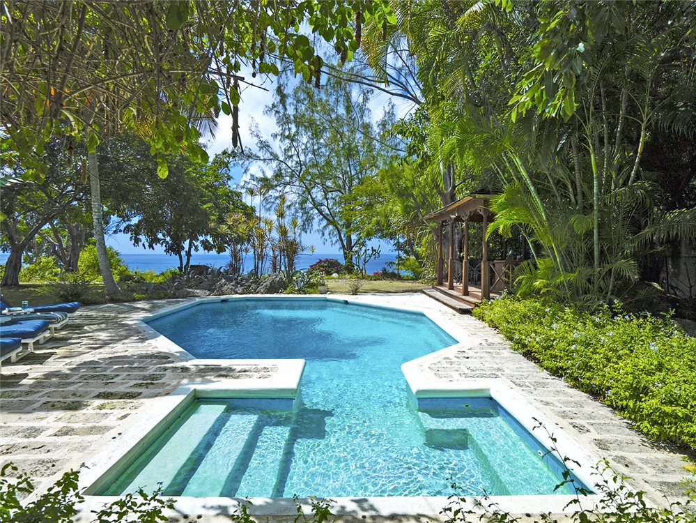 KFInternational's tweet photo. Lush retreat positioned on a ridge overlooking the prestigious West Coast of #Barbados. 5-bed, pool and sea views: https://t.co/QjQqE5uV7e https://t.co/Y6GZgZrhaP