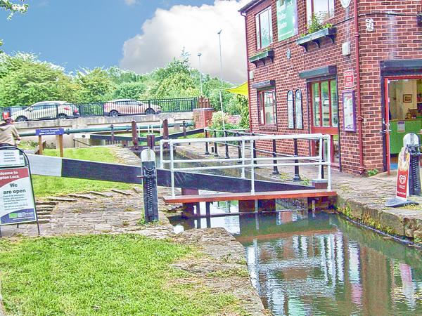 adrian_photo's tweet photo. Today's photos were taken on a walk along the Chesterfied Canal & Tapton Lock #madeinderbyshire #chesterfield #taptonlock https://t.co/uY0Bu8MJ8e