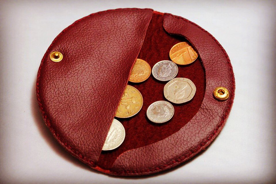 DesignCaledonia's tweet image. Made from beautiful soft leather and pure wool felt this purse is perfect for storing those well earned penny's 💰