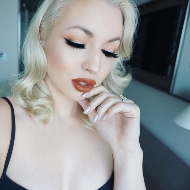 LasulaBoutique's tweet photo. Friday face goals from Dana Bomar π₯π₯π₯ #DanaBomar #makeup #fridayfeeling https://t.co/2fmwD8p3Uk