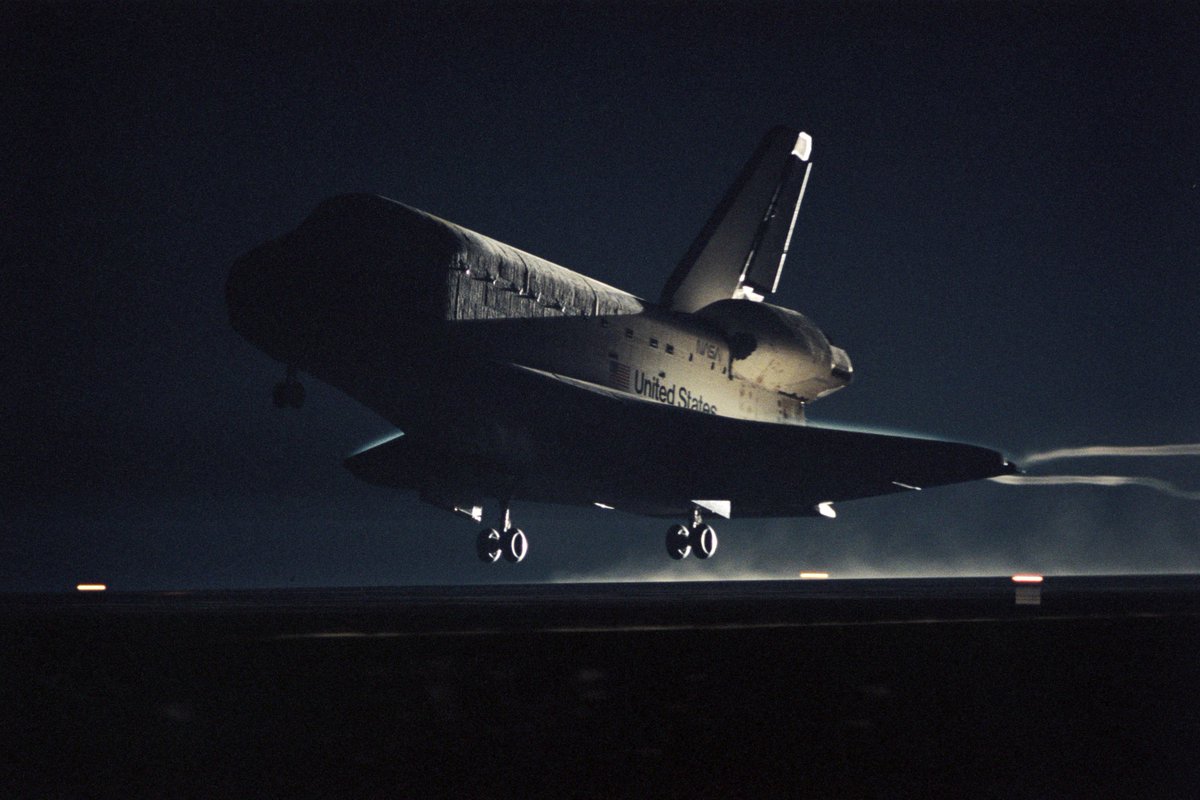 DutchSpace's tweet photo. @ESA_History @NASAhistory the other angle aint so bad either ;-) #STS72 https://t.co/qadKIlynVf