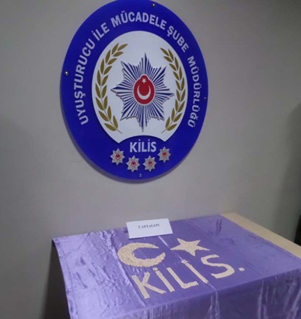 KilisGundemi's tweet photo. Uyuşturucu Hap Operasyonunda Gözaltına Alınan 3 Suriyeli Şahıs Tutuklandı: KİLİS’TE… https://t.co/grlkw8GgEV #Kilis #Alınan #Gözaltına https://t.co/9kpHGxv4nc