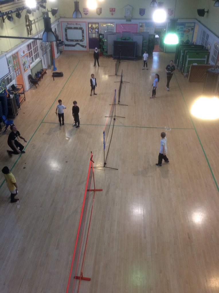 AvenuePrimarySc's tweet photo. Badminton Gifted & Talented Day for our selected Avenue pupils, tactical drills this morning!πΈ #furtherdevelopment https://t.co/phhbIbdtI7