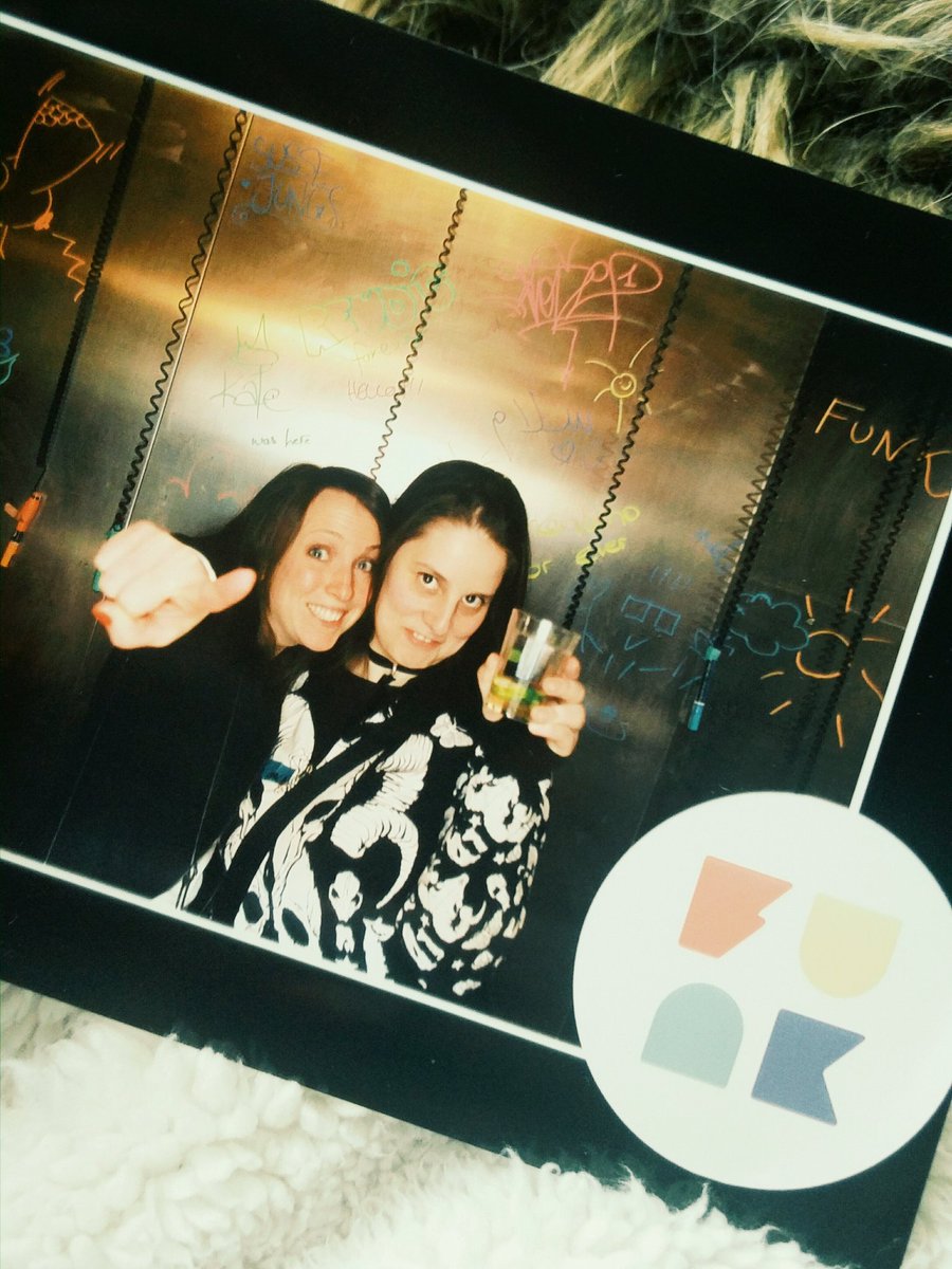 Ich: Daaa ist das Vögelchen!
<a href="/coldmirror/">Kaddi</a>: Zuerst töten und dann Blut aussaugen, oder anders rum? #bildervonletzternacht #gefunkt