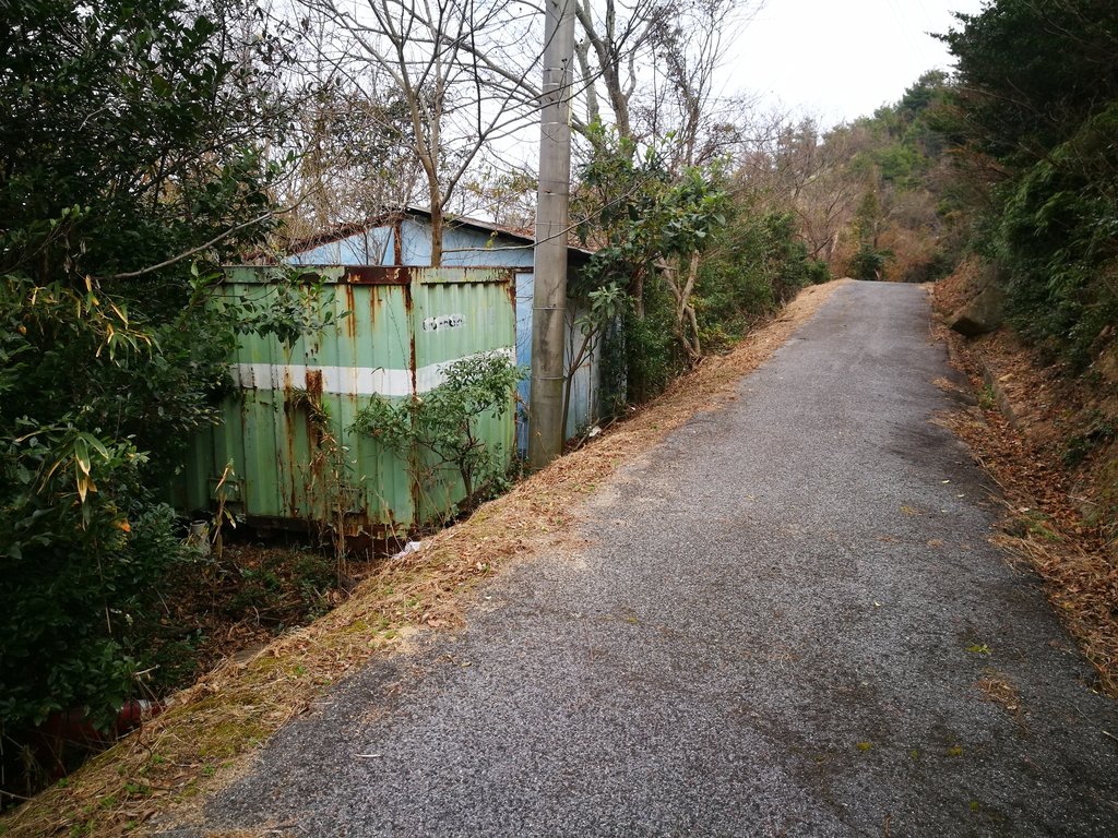 惹起一休 26年前の 風の子学園事件 の現場となったコンテナが今も放置されている 花立とろうそく立てがコンテナの前に置かれていた 小佐木島 広島県三原市 T Co Qjucw5kwzm T Co Kqssenlqsp Twitter