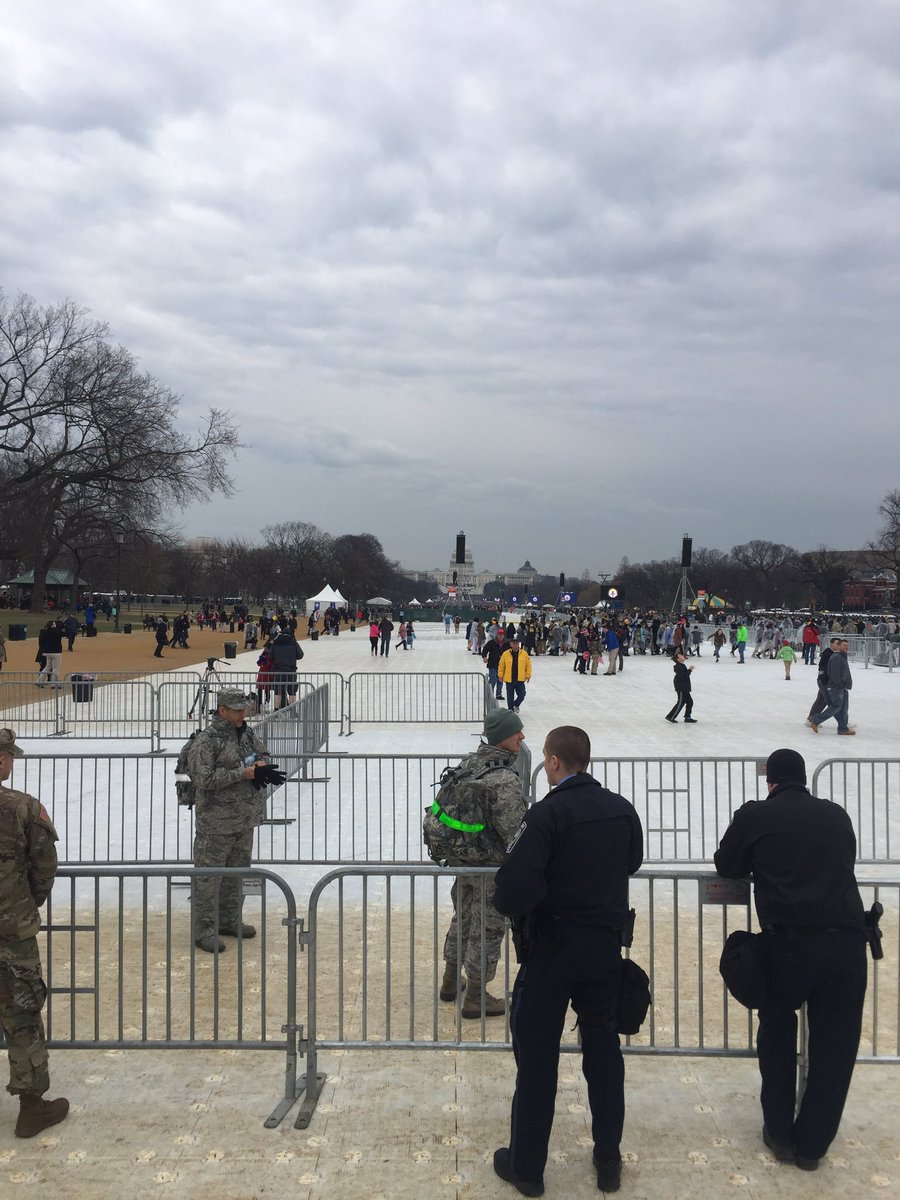 @calmsnbc filling in a bit more, 1030am - #Inauguration