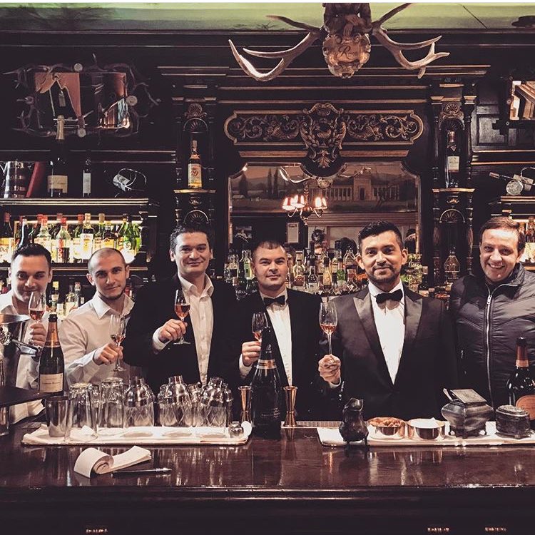 It's never to early for a Cuvée Rose tasting with the <a href="/RulesRestaurant/">Rules Restaurant</a> team @ChampagneLPUK #lovelaurentperrier