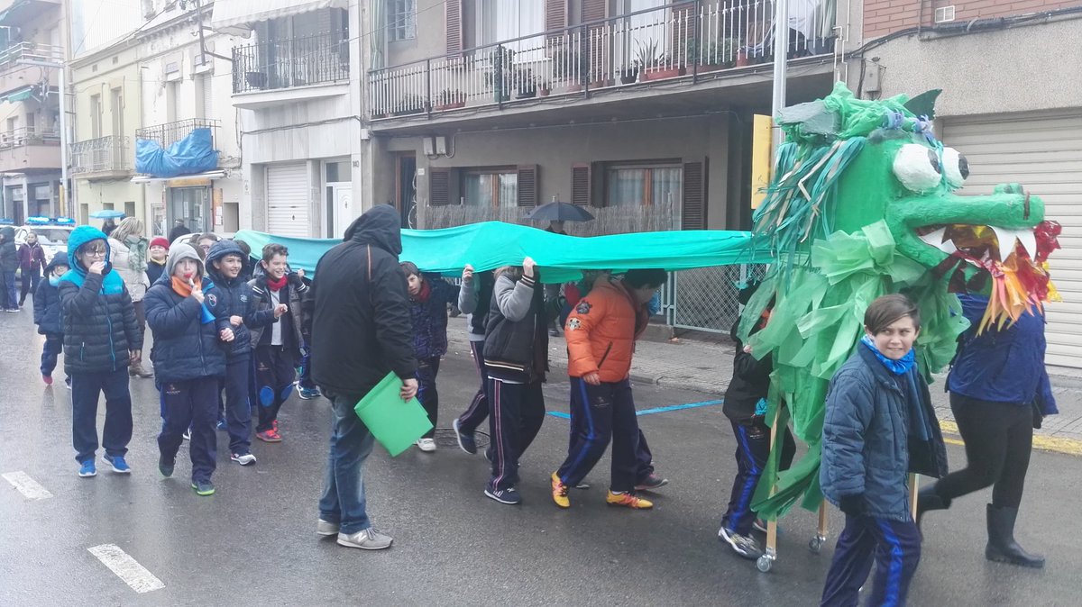 #Cercavila amb els gegants i capgrossos de les escoles! #SantVicençdelsHorts
