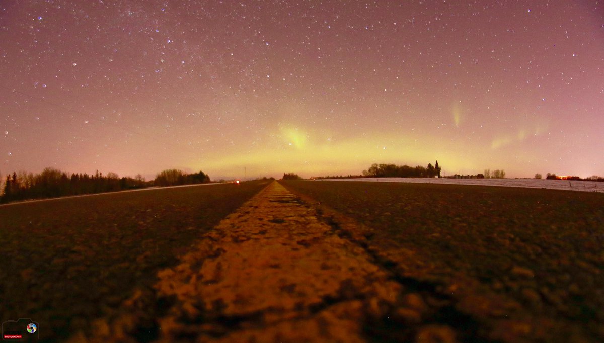YEGHugo's tweet photo. #yeg #canada150 #countdown16 #aurora #northernlights #explorecanada #exploreedmonton #travelaurora #roadtogreenland #legal https://t.co/eJXkKXKyJW