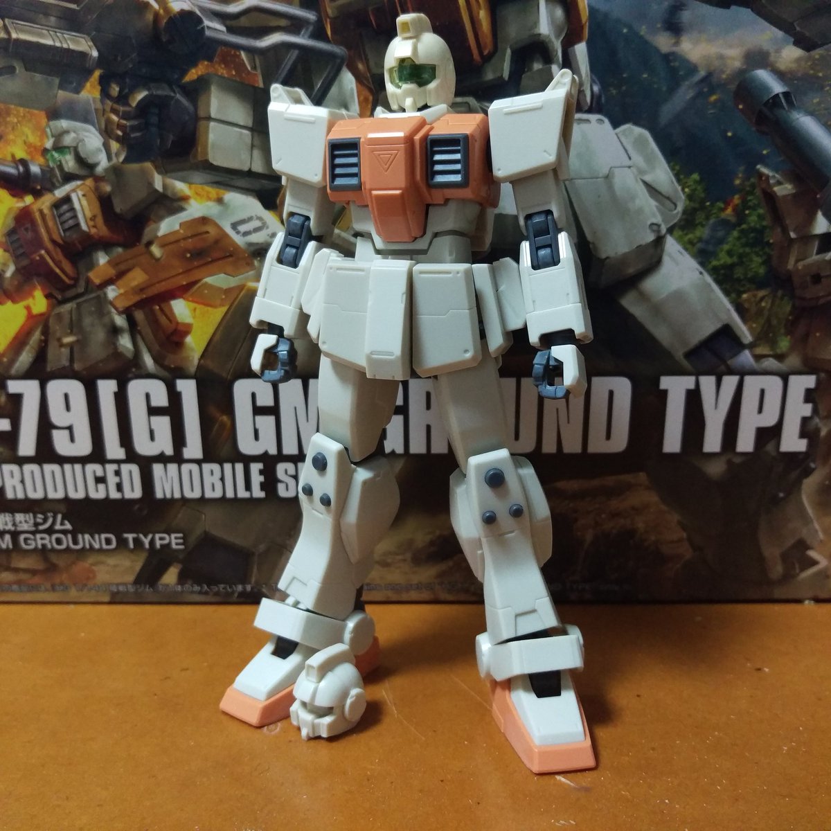 もっち Lv 35 Hguc陸戦型ジム 少しボールジョイントがキツいですが地上戦セットの頭部への交換も可能です 顔が変わるだけでイメージが大きく変わりますね しかし成形色が微妙に違うので無塗装だと気になるかも T Co Lwafokq85k Twitter