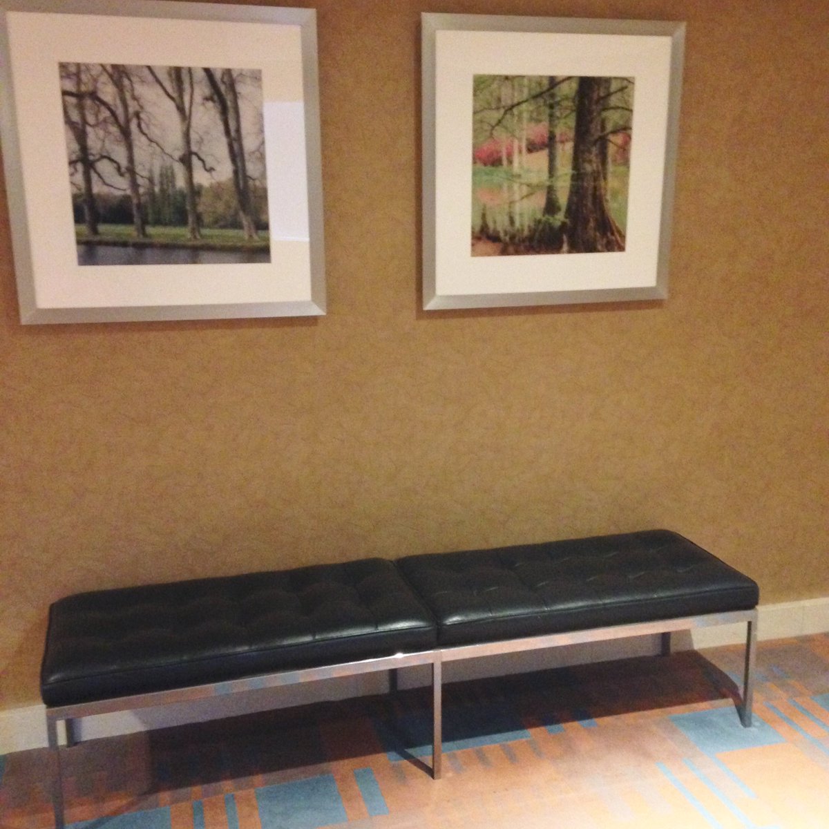 GothamOrganizer's tweet photo. #interiordesign folks: is there a recommended height for hanging art over seating ? #hityourhead https://t.co/DAZuMZQk8i