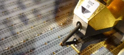 ERC_Research's tweet image. EU-researchers @CEACadarache produce #hybrid #spintronic devices that use less energy &amp;amp; have longer #memories #H2020 bit.ly/2kazFSn