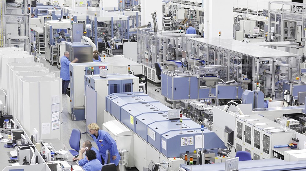 Siemens's tweet photo. What do you know about the #Industrie40? The seven most important facts: https://t.co/7eWkZ32sls #WEF #WEF17 https://t.co/MrJfAGAdby
