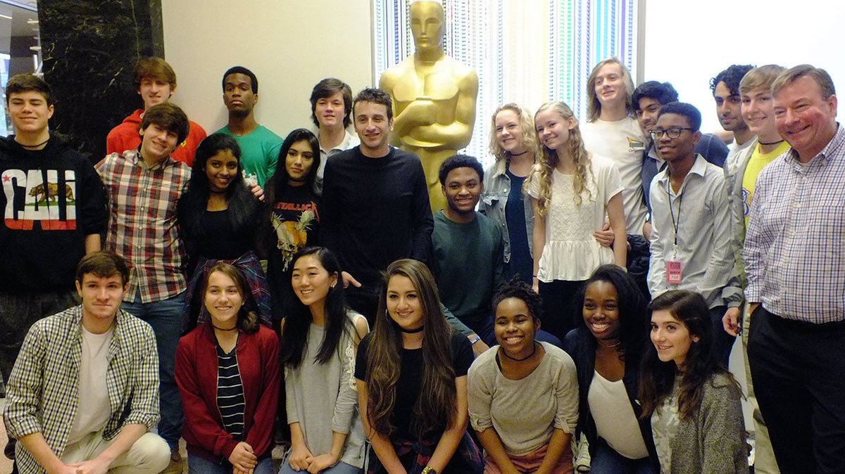 JanTerm19's tweet photo. While in L.A., the Music and the Movie class met with two-time #GoldenGlobe Award winner &amp; @LaLaLand composer Justin Hurwitz! #JanTerm17 https://t.co/3tVJiPL0EF