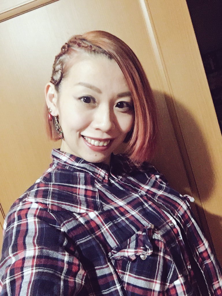 utageguruma's tweet photo. New hair☆
紅いスワロフスキーを埋め込んでもらいました。
西新宿のRio-B良心的値段で上手!
お気にいり( ^皿^ )
#コーンロウ #初体験 #poledancer #赤毛 #RioB #安い #担当さん楽しい #二丁目系 https://t.co/AxVSyKfKNL