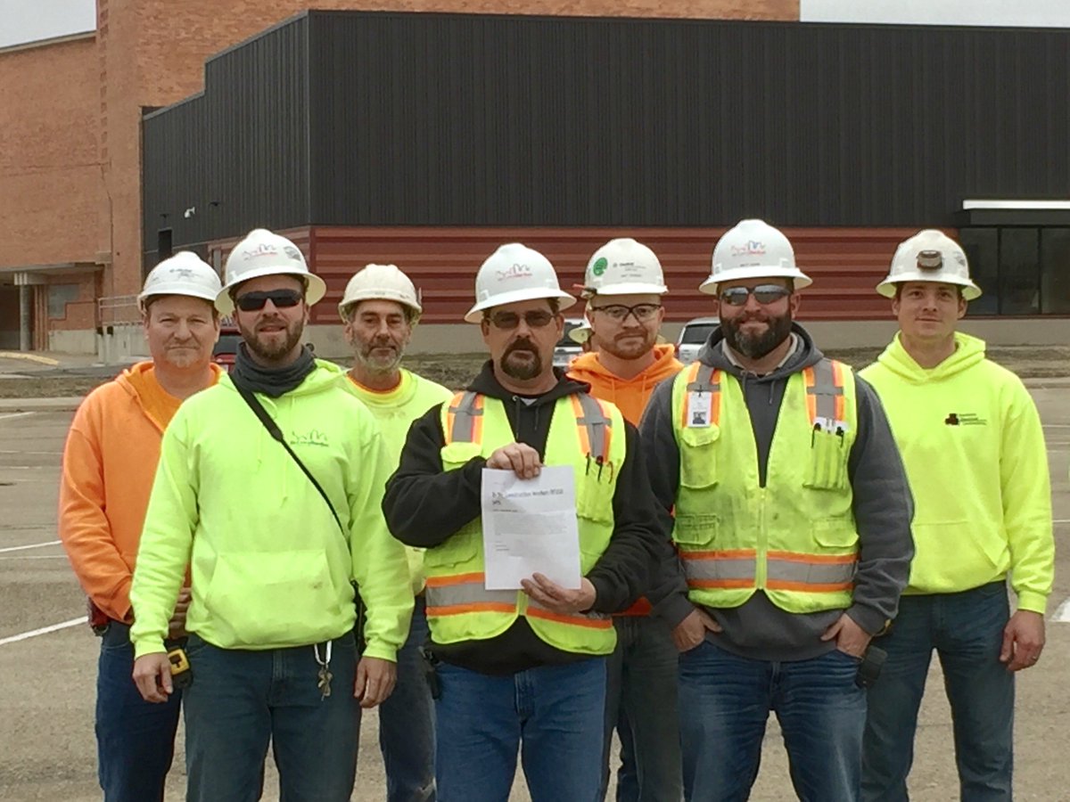 McCownGordon (@mccowngordon) on Twitter photo A student dropped off a thank you note for the construction workers of <a href="/USD305/">SalinaPublicSchools</a> last week. You can't tell by their faces, but they loved it!! A student dropped off a thank you note for the construction workers of <a href="/USD305/">SalinaPublicSchools</a> last week. You can't tell by their faces, but they loved it!!