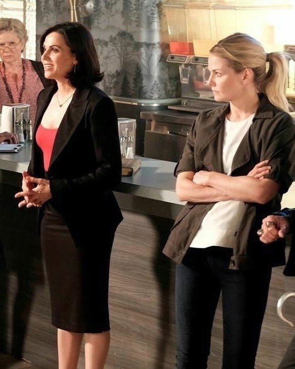 soniafmoura's tweet photo. regram @storybrookeoutlawqueen
I'm in a SQ mood today.
-
-
Granny 😂
-
-
#ouat #onceuponati… https://t.co/19Z1aZkPKj https://t.co/jKv9Oi9tbD