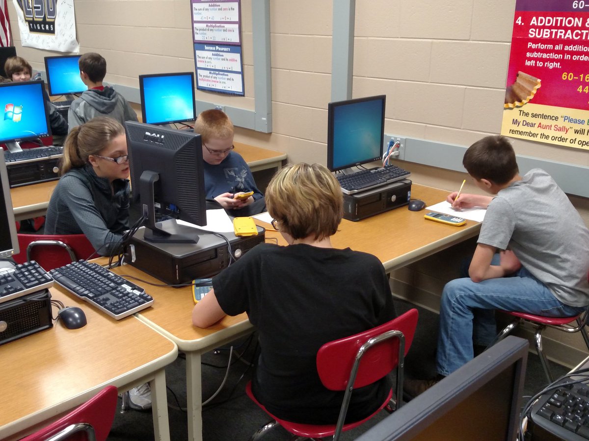 MrDurhamMath's tweet photo. Students discussing and exploring math? What a great demonstration of teamwork 3rd Period! #SDLearningtoLead https://t.co/B2JM5lNN5F