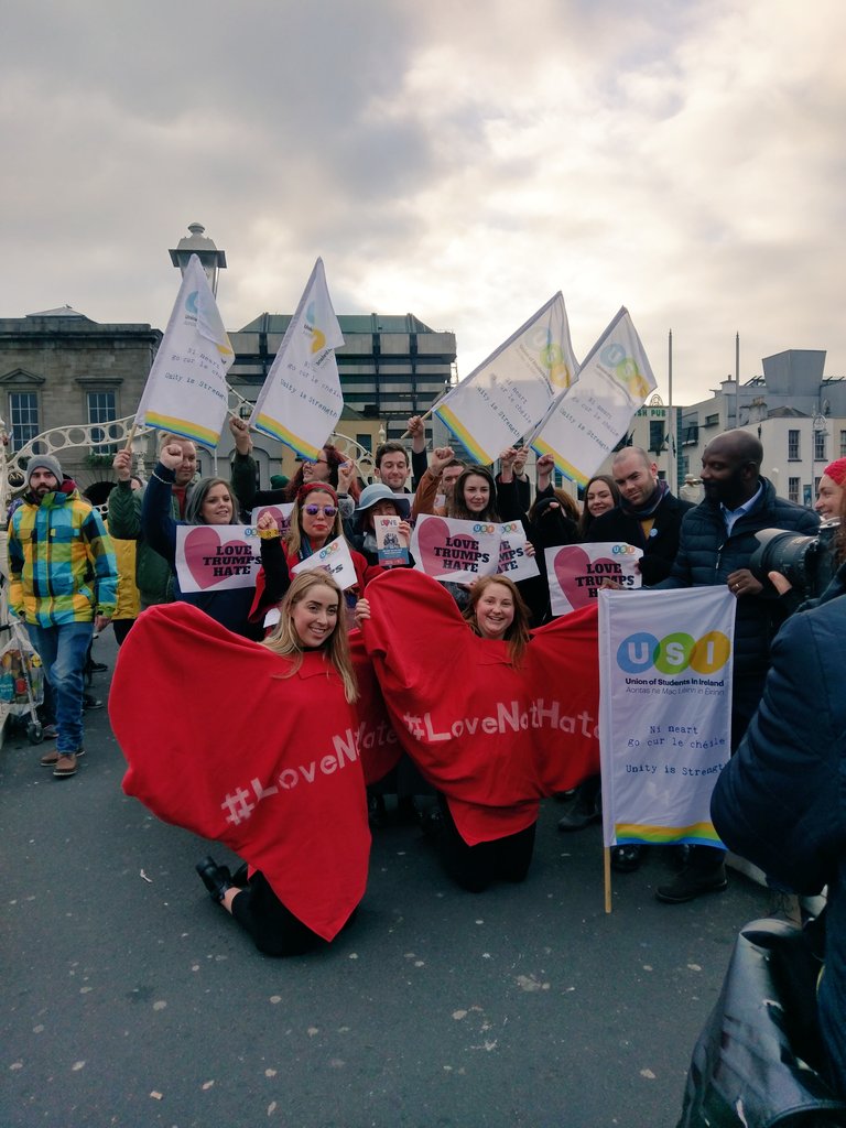 #bridgesnotwalls Dublin sands a strong message of solidarity,equality and unity of all people on Trump's #Inauguration #lovenothate