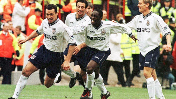 Happy Birthday to former defender Colin Calderwood. (1993-1999). 