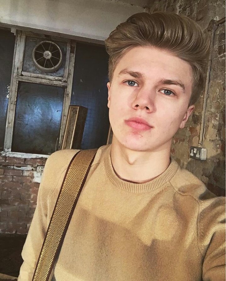 SpanishNHCfam's tweet photo. George en su instagram - 🐬 https://t.co/4rRRHWg5wB