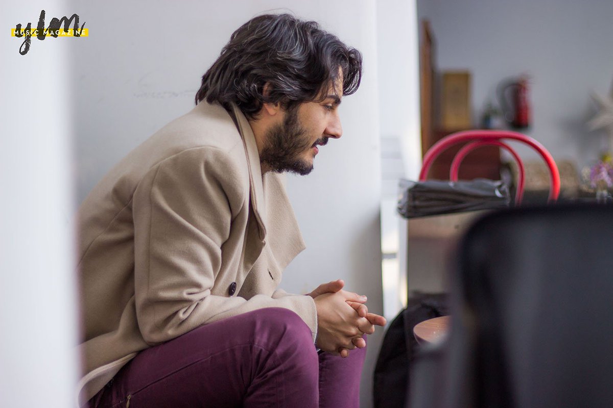 Entre amigos. Así nos sentimos con <a href="/TatinMuriel/">Tatín Muriel</a> el miércoles hablando de "Mis lunares favoritos". youthlivesmusic.wordpress.com/2017/01/20/tat…